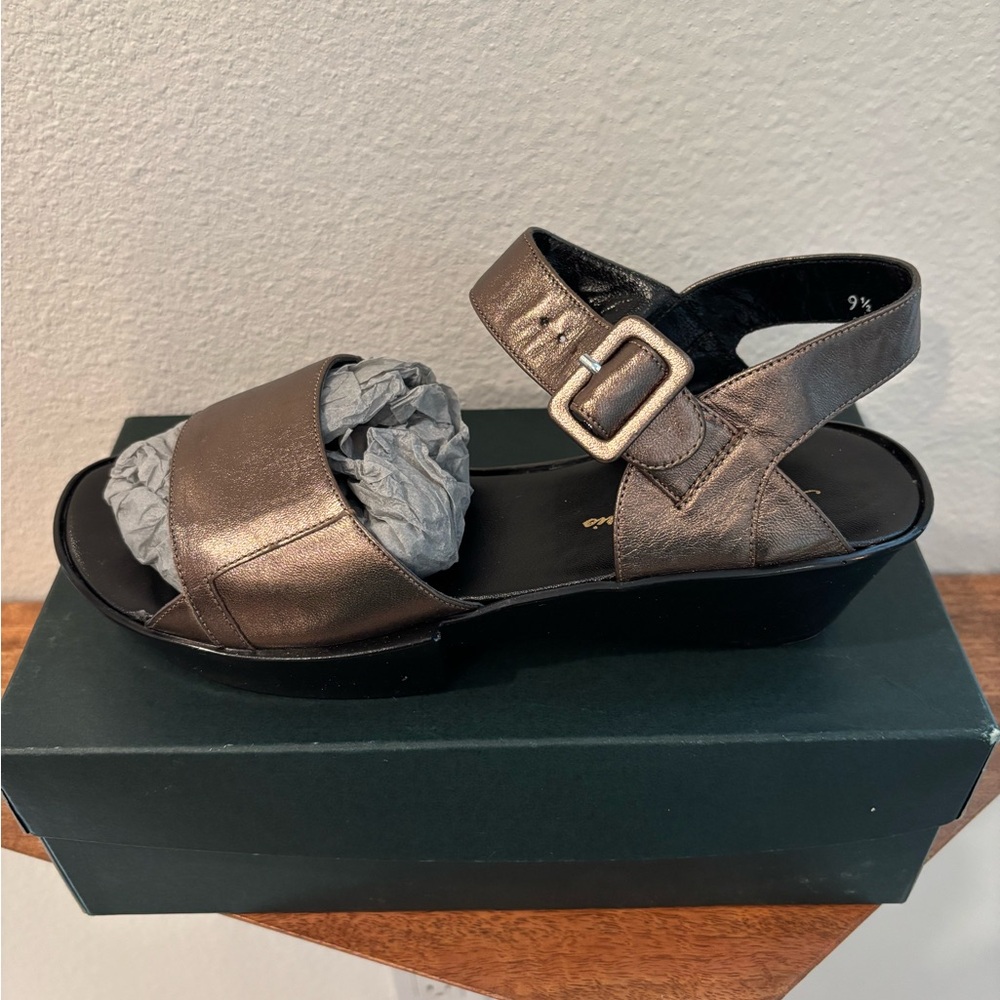 NEW Robert Clergerie Mettalic Sandals with Modern Silhouette